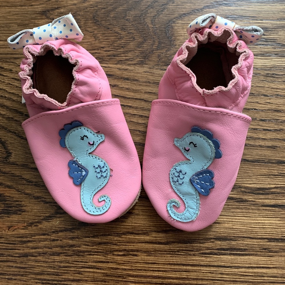 Robeez Soft Soles Little Seahorse baby girls